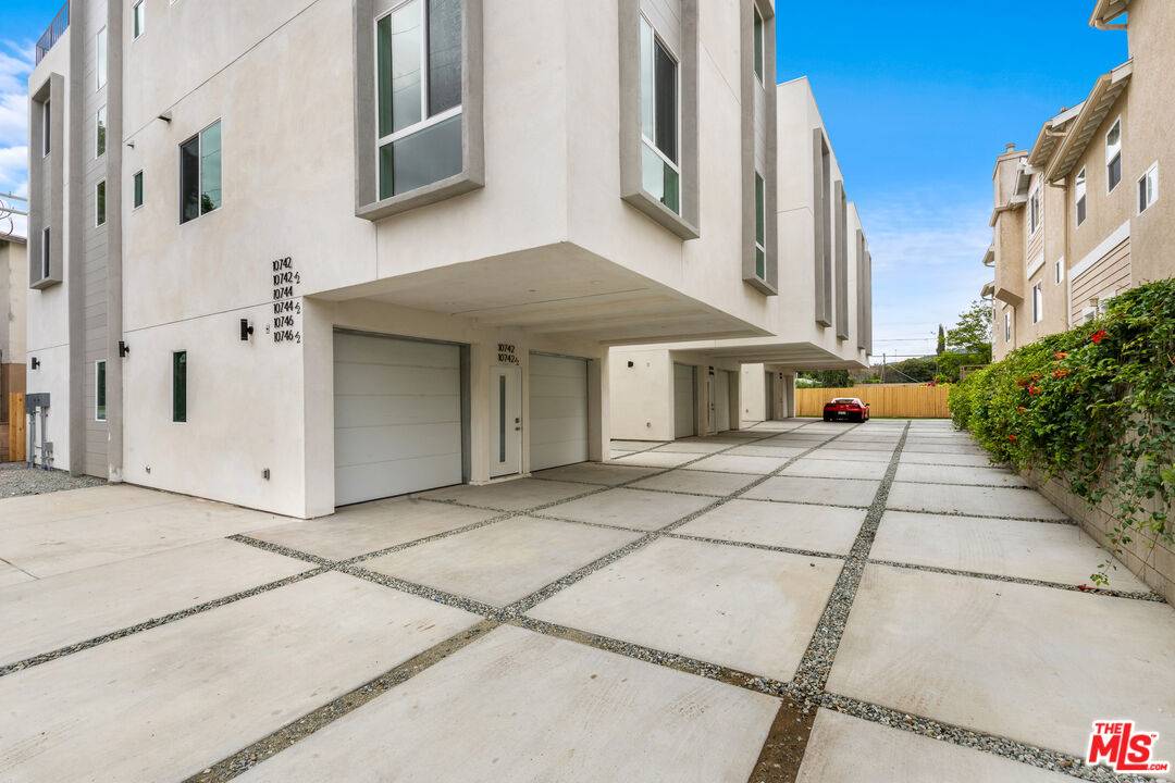 North Hollywood, CA 91602,10746 Hortense St