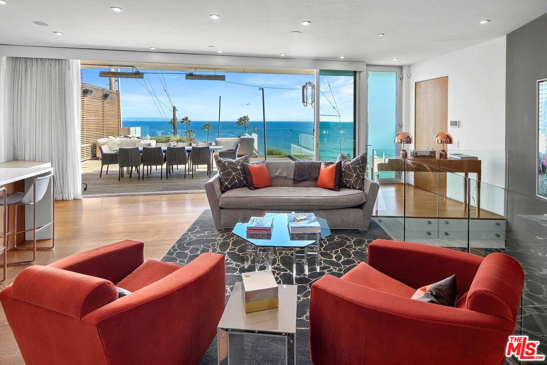 Pacific Palisades, CA 90272,17405 Castellammare Dr