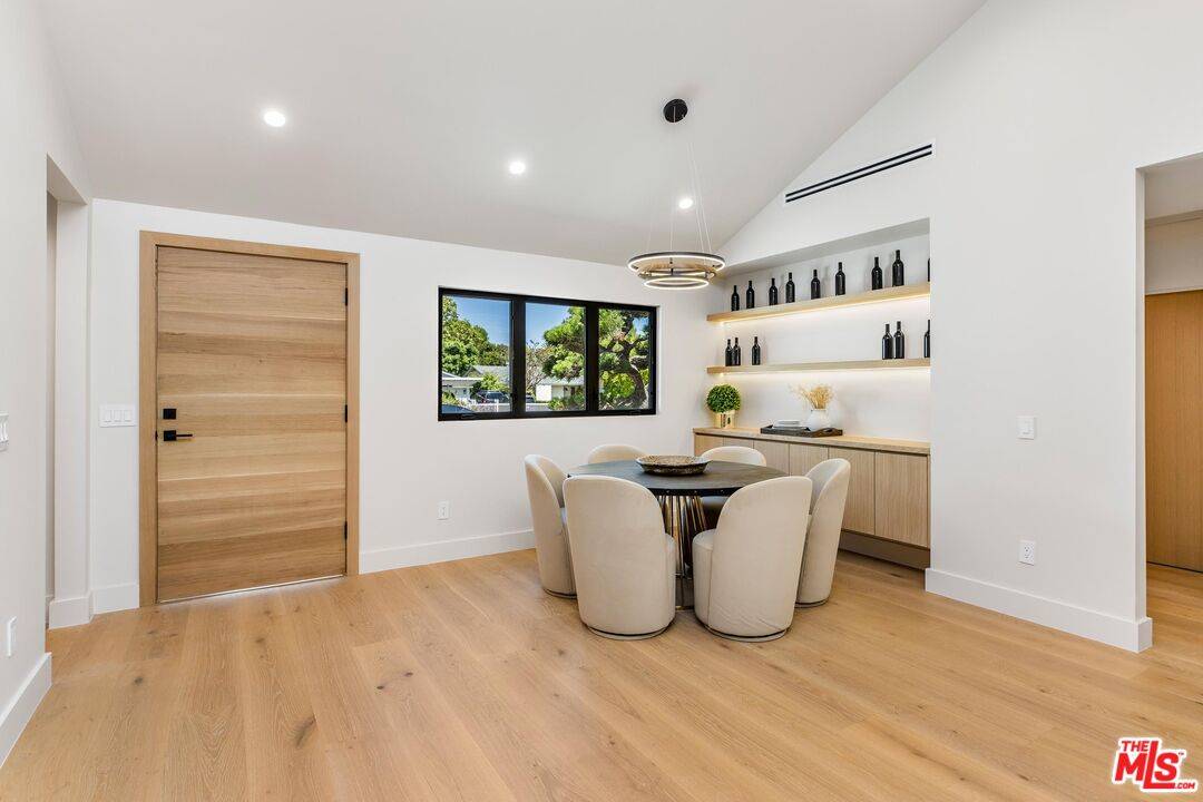 Sherman Oaks, CA 91401,5305 Allott Ave