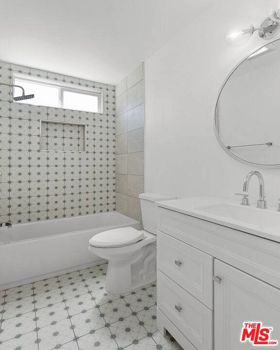 Van Nuys, CA 91406,6736 Woodley Ave #18