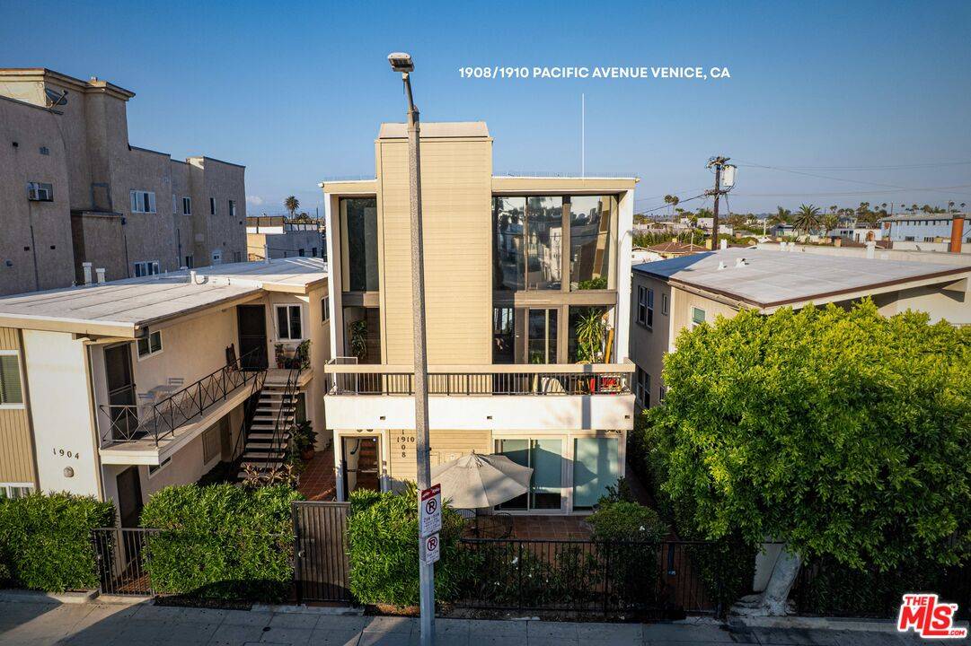 Venice, CA 90291,1908 Pacific Ave