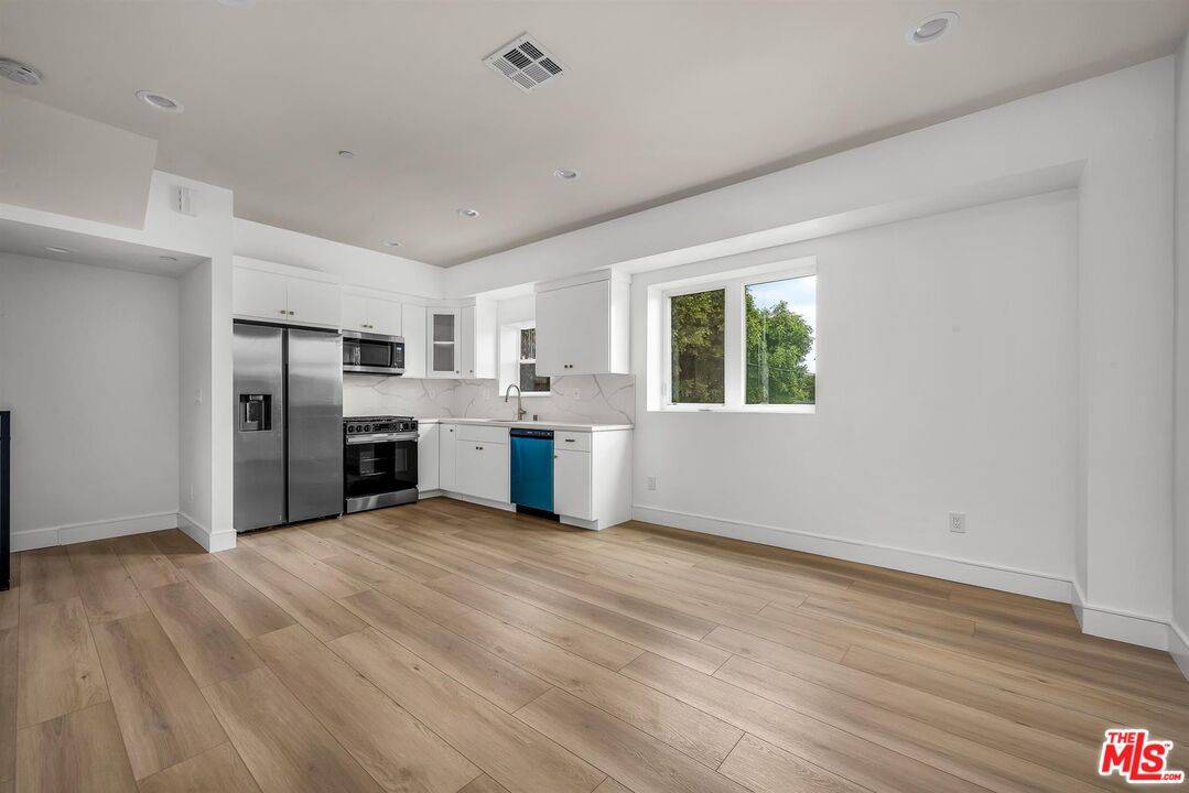 Los Angeles, CA 90019,4073 Saturn #4703 1/2