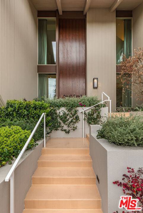 Beverly Hills, CA 90210,1059 Angelo Dr