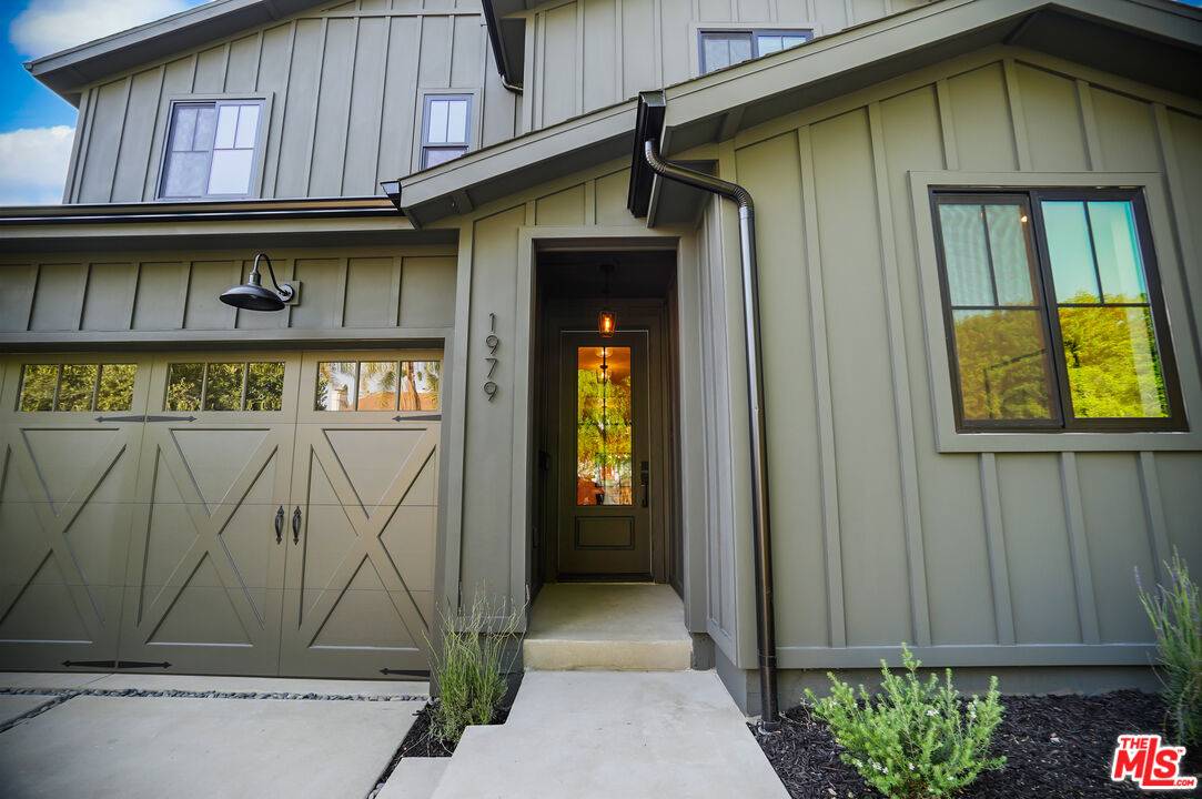 Los Angeles, CA 90027,1979 N Alexandria Ave