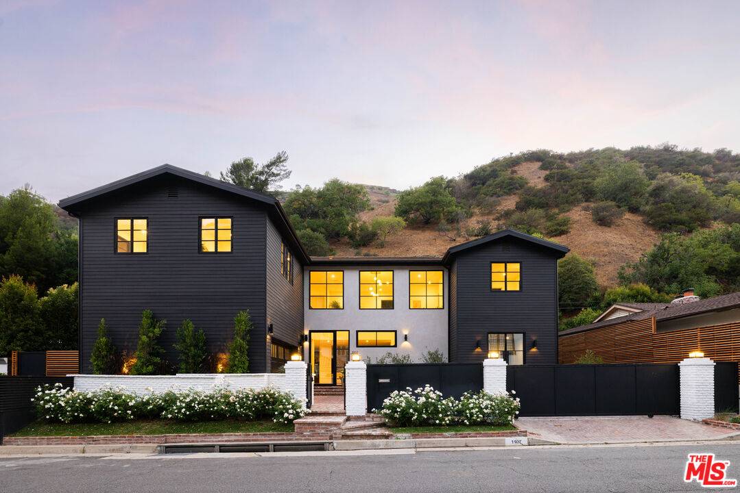 Beverly Hills, CA 90210,1937 N Beverly Dr