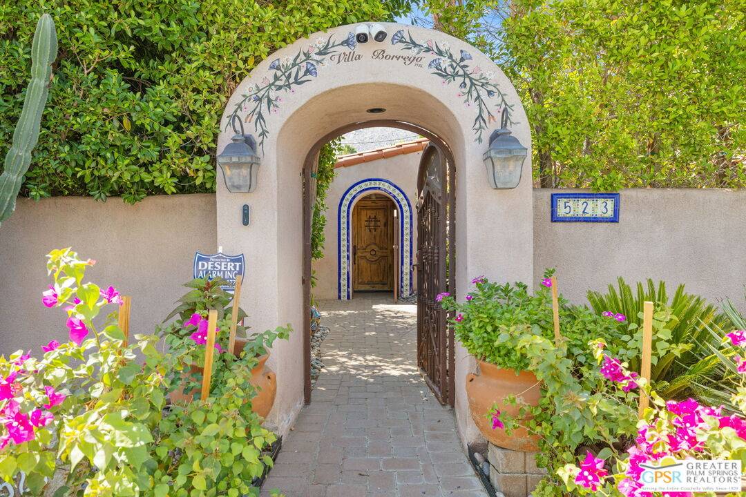 Palm Springs, CA 92264,523 S Vista Oro