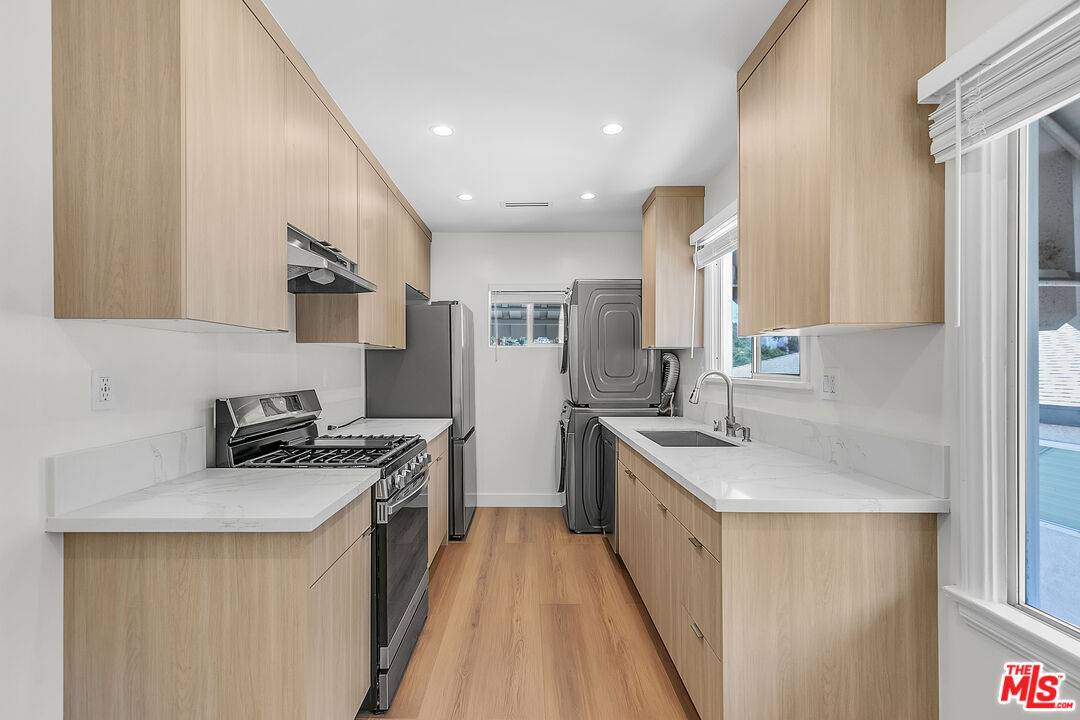 Los Angeles, CA 90026,1810 Santa Ynez St