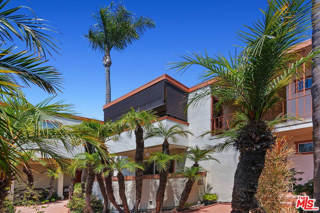 Santa Monica, CA 90405,2702 11th St #2