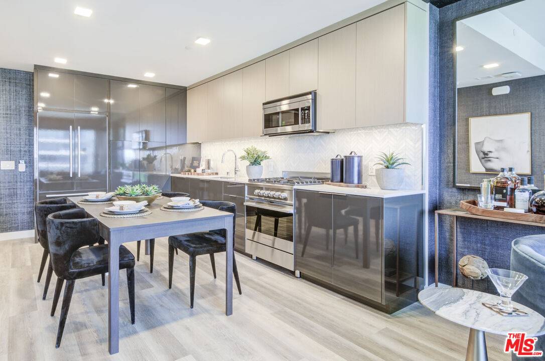 San Diego, CA 92103,525 Olive Street #1404