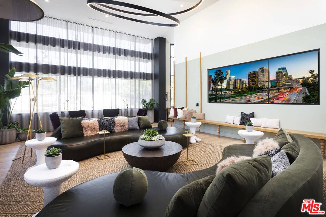 North Hollywood, CA 91606,11950 Erwin Street St #B-328