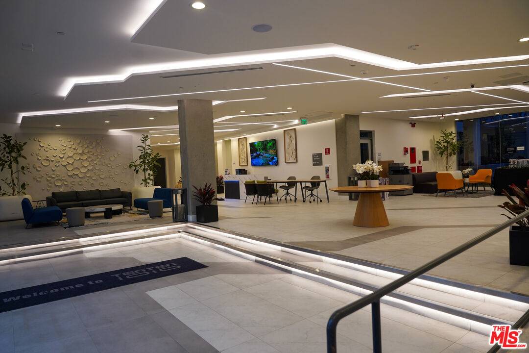 Glendale, CA 91203,414 N Orange St #109