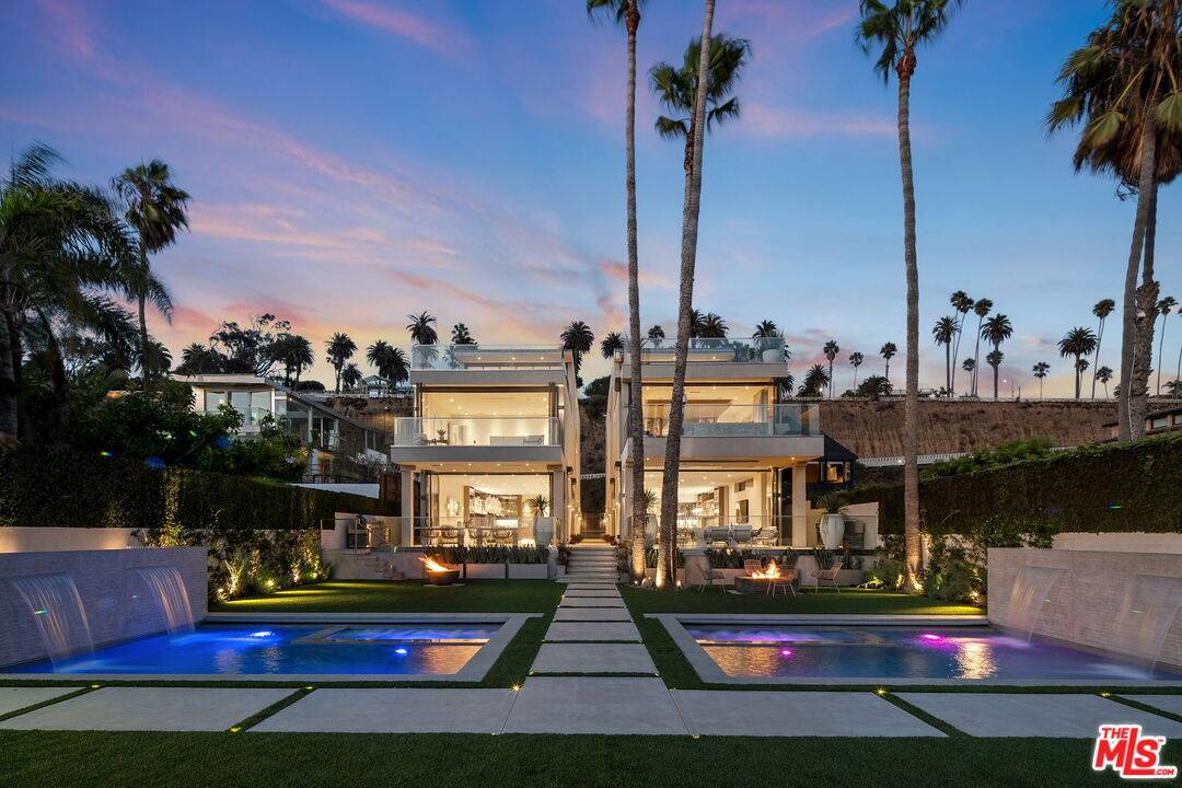 Santa Monica, CA 90403,938 Palisades Beach Rd