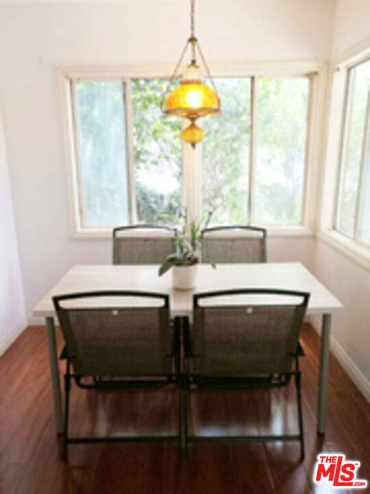 Los Angeles, CA 90066,4226 Redwood Ave