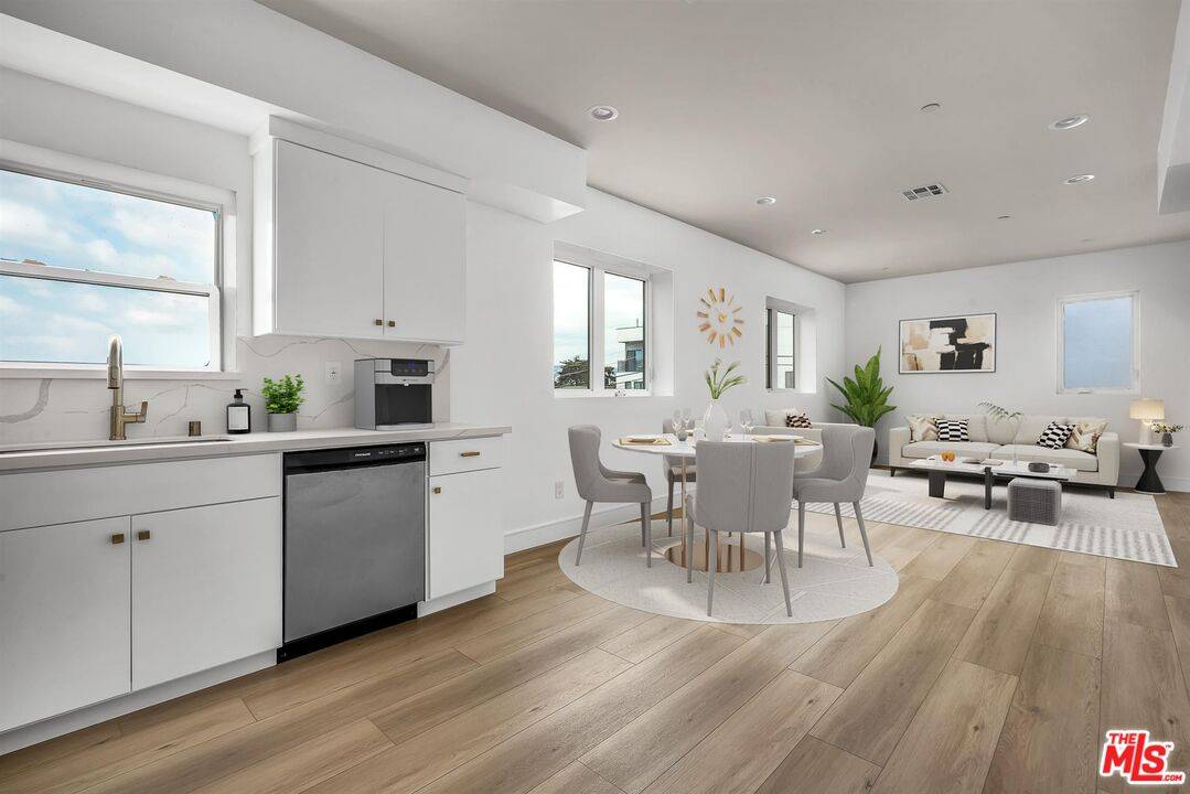 Los Angeles, CA 90019,4701 Saturn St #3/4