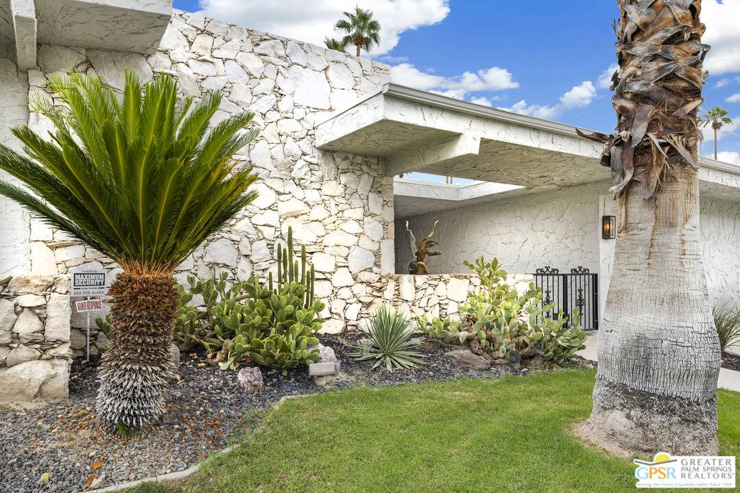 Palm Springs, CA 92264,2194 S La Paz Way