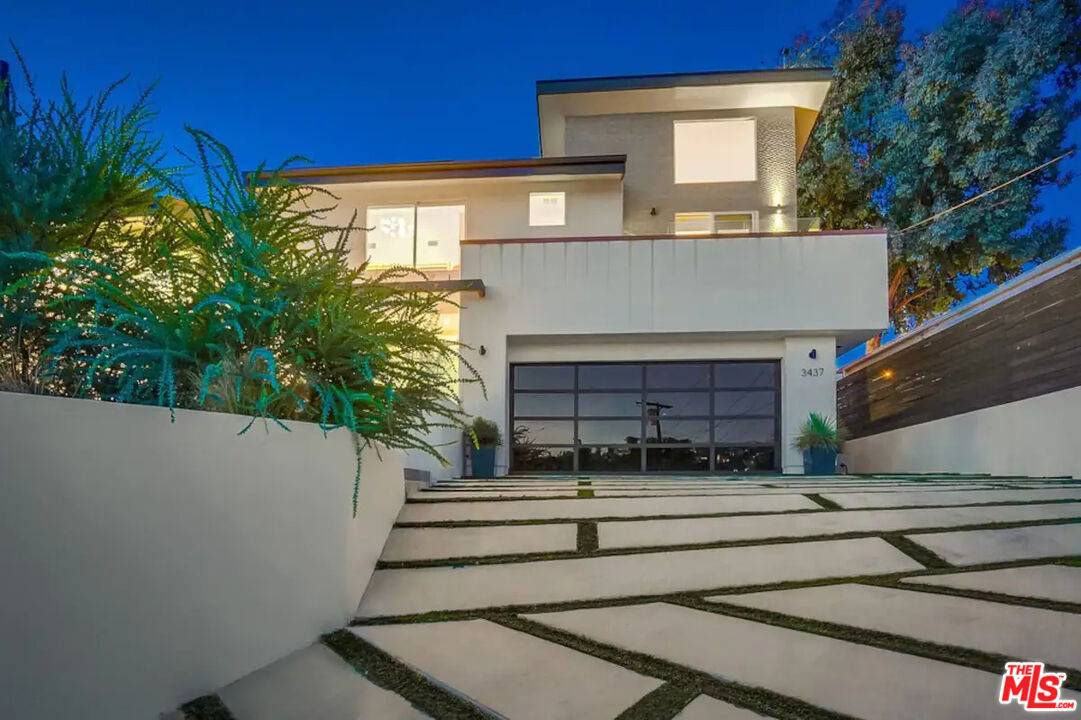 Los Angeles, CA 90068,3437 Troy Dr