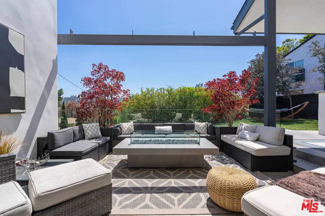 Los Angeles, CA 90068,3437 Troy Dr