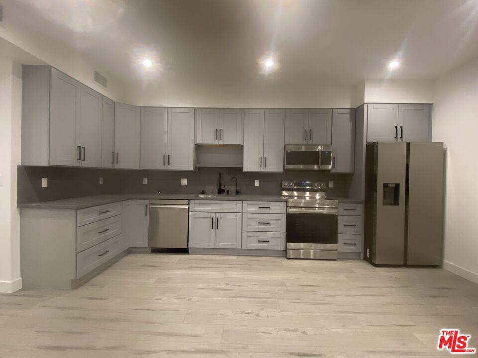 Porter Ranch, CA 91326,10455 Etiwanda Ave