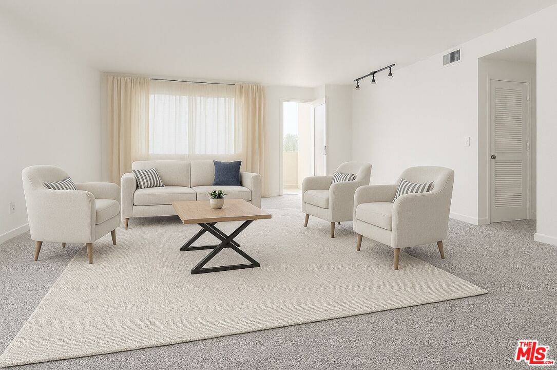 Van Nuys, CA 91405,13941 Sherman Way #305