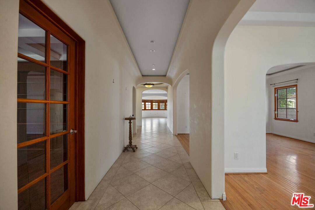 Santa Monica, CA 90403,860 Yale St