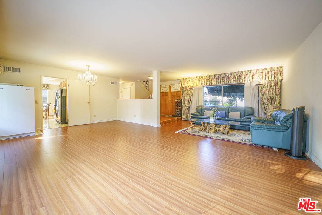 Chatsworth, CA 91311,10228 Hanna Ave