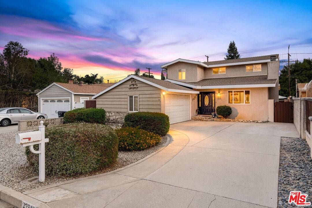 Woodland Hills, CA 91367,22642 Berdon St