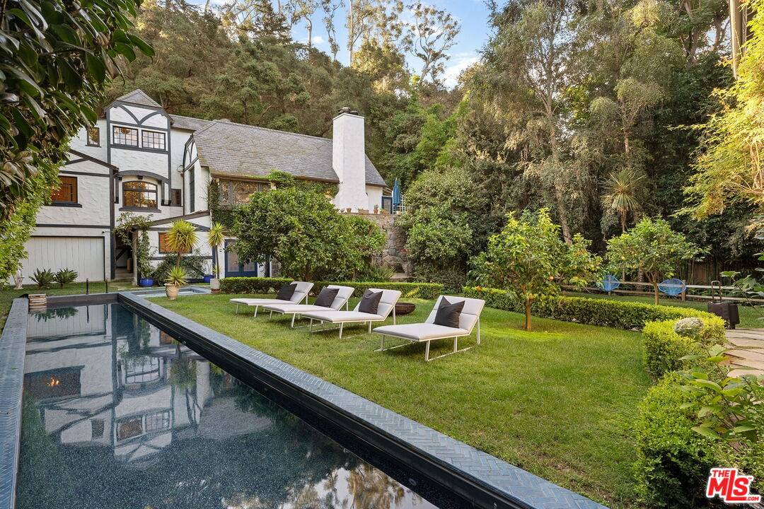 Santa Monica, CA 90402,20 Latimer Rd