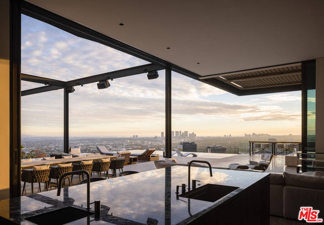 Los Angeles, CA 90069,1305 Collingwood Pl