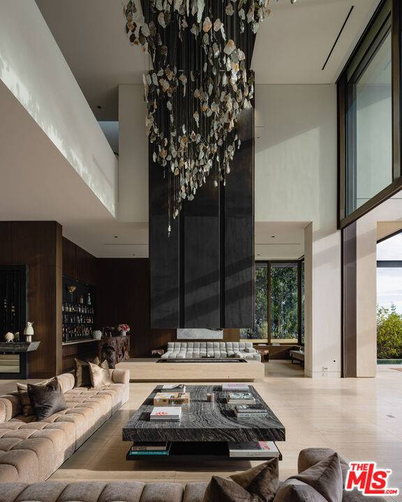 Los Angeles, CA 90069,1305 Collingwood Pl