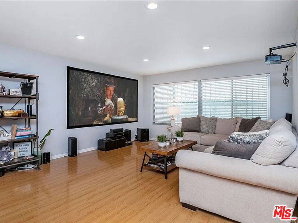 Los Angeles, CA 90056,6771 Springpark Ave #106A