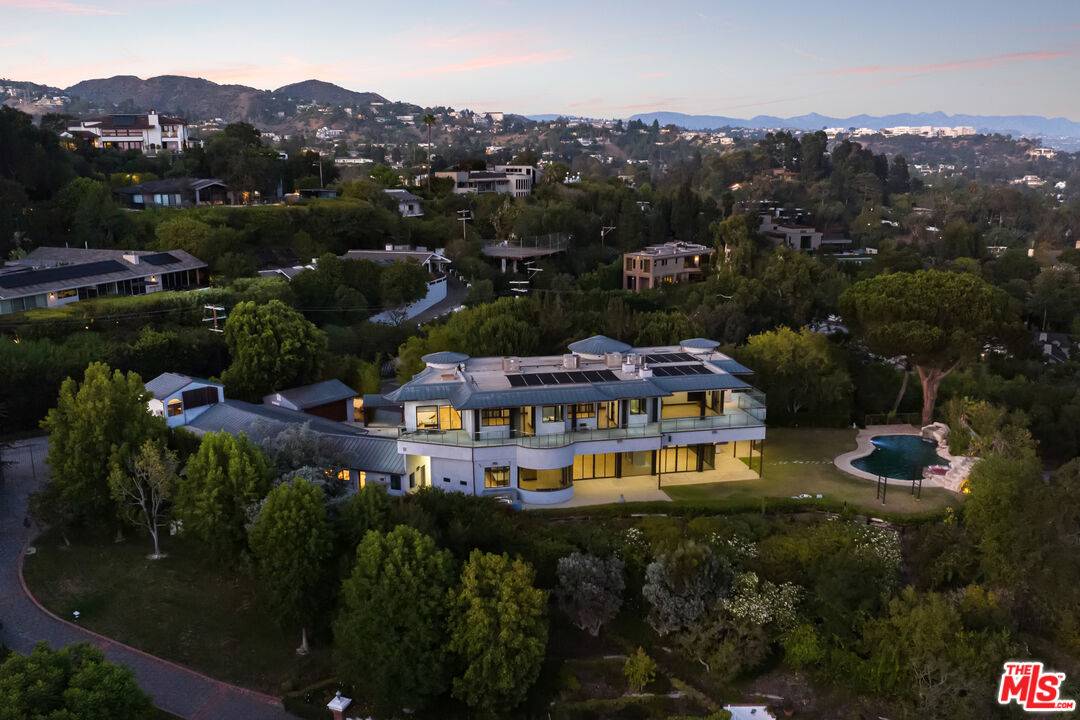 Los Angeles, CA 90049,1799 Correa Way