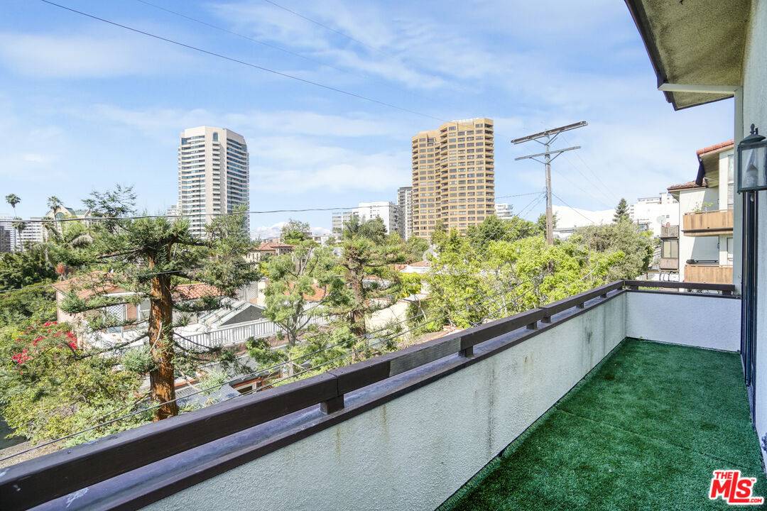 Los Angeles, CA 90024,1277 S Beverly Glen Blvd #408
