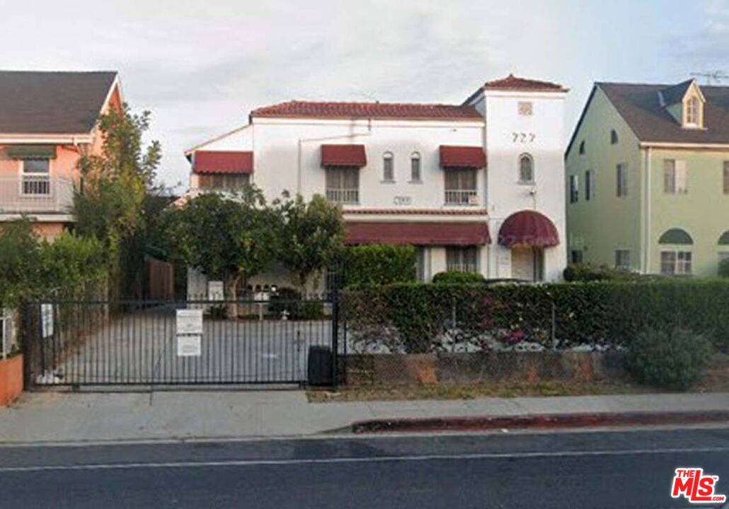 Los Angeles, CA 90005,727 Crenshaw Blvd