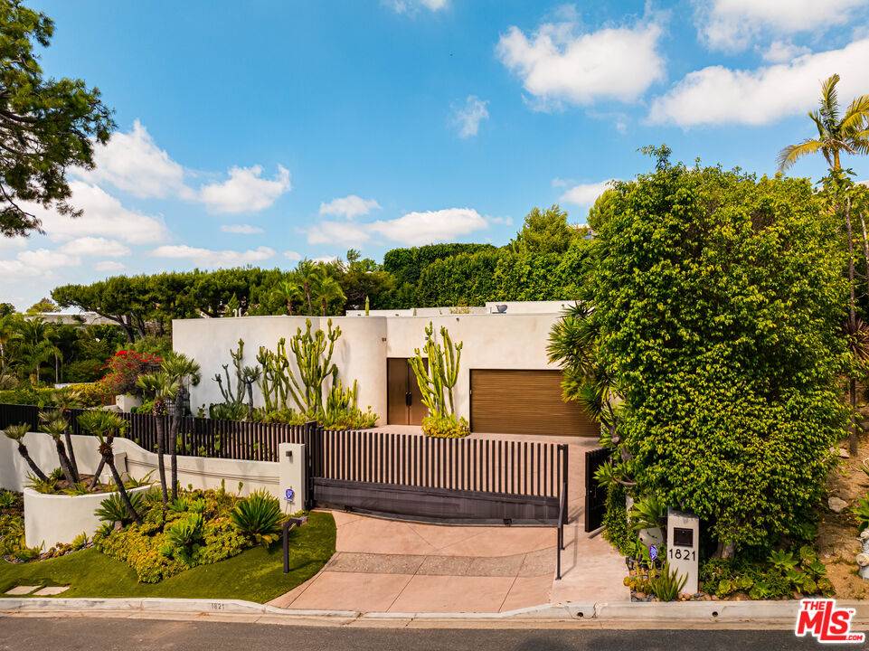 Beverly Hills, CA 90210,1821 Loma Vista Dr