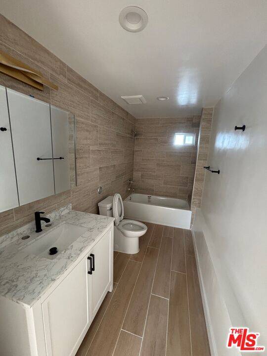 Montrose, CA 91020,2533 Mary St