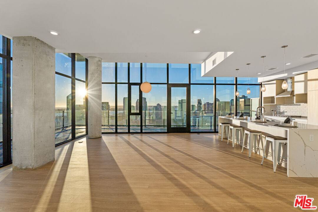 San Diego, CA 92101,675 Ninth Ave #2102