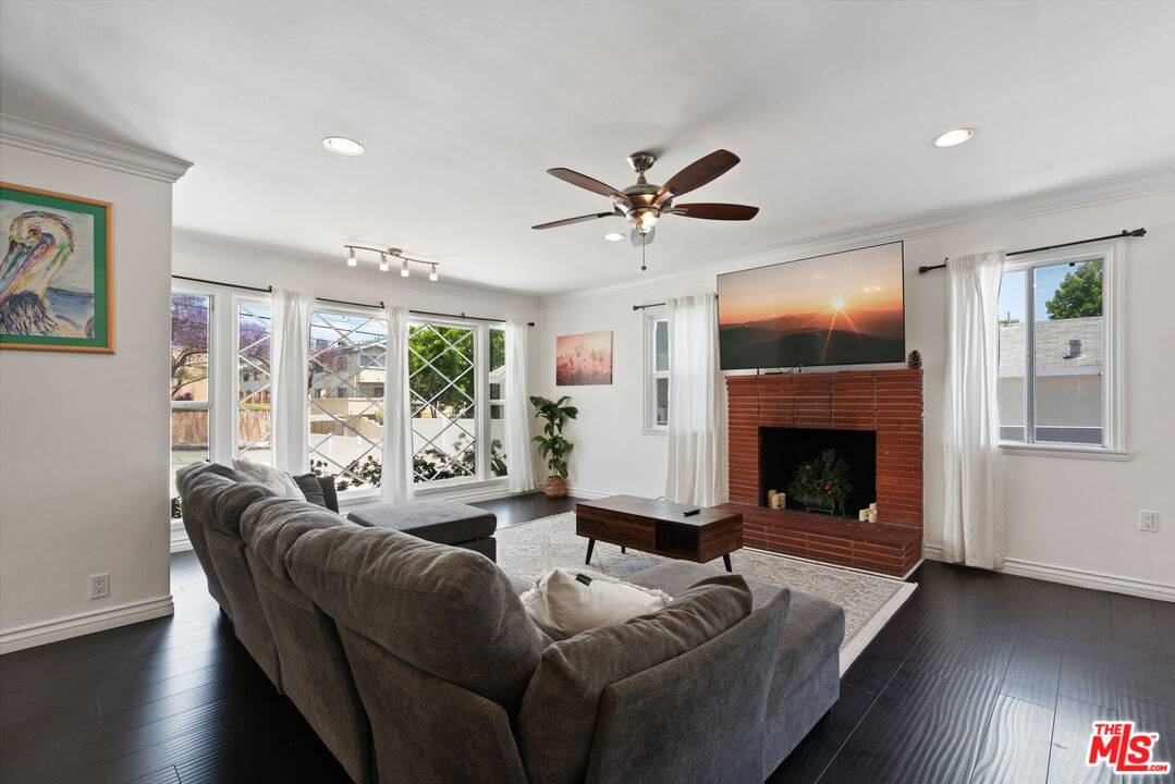Inglewood, CA 90302,328 E Plymouth St