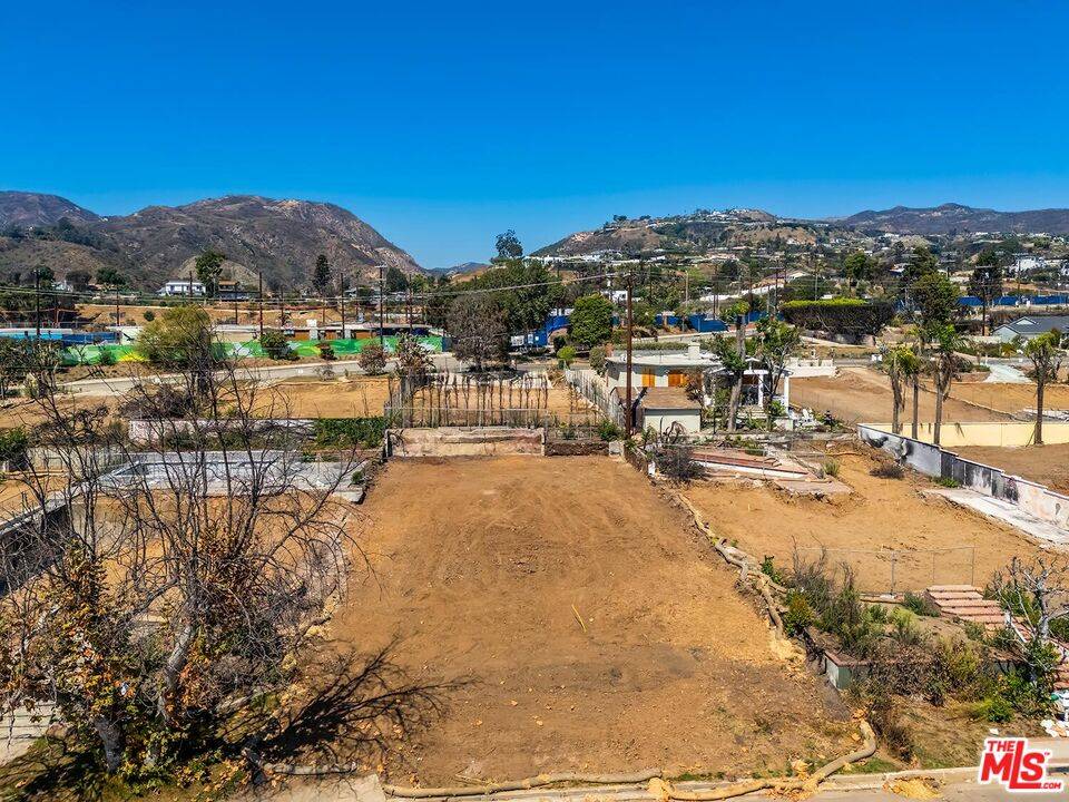 Pacific Palisades, CA 90272,16915 Bollinger Dr