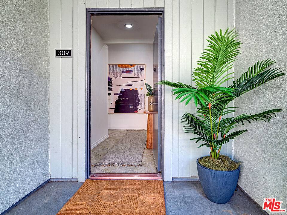 Los Angeles, CA 90025,1887 Greenfield Ave #309