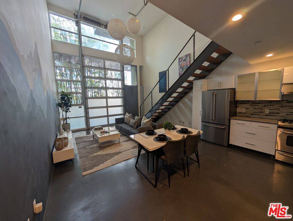 Los Angeles, CA 90028,1455 N Bronson Ave #4