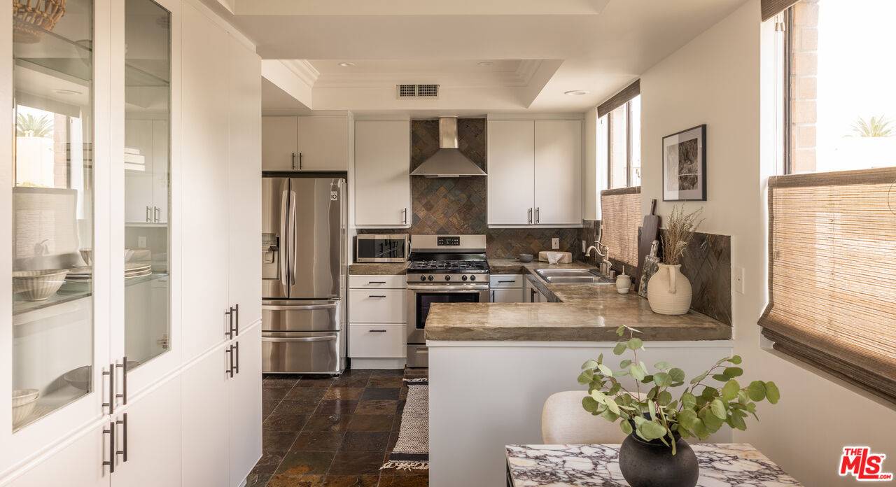 Beverly Hills, CA 90211,235 S Tower Dr #301