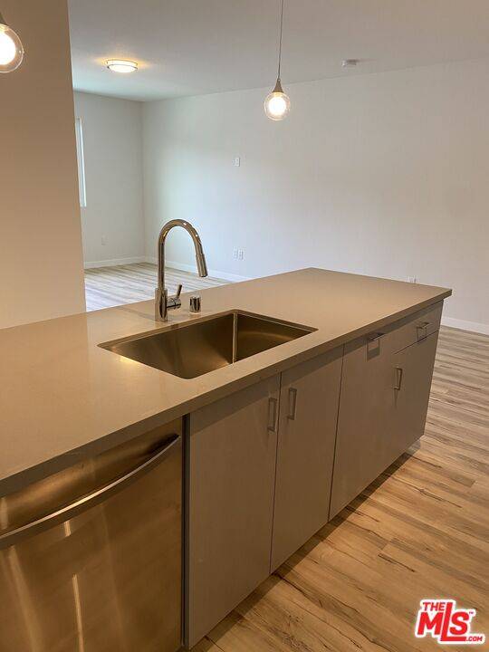 Van Nuys, CA 91406,6640 Woodley Ave #210