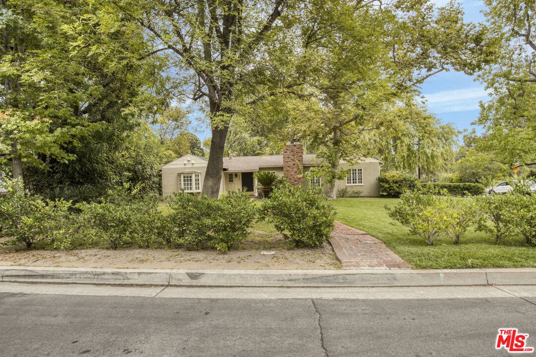 La Canada Flintridge, CA 91011,4304 Chevy Chase Dr