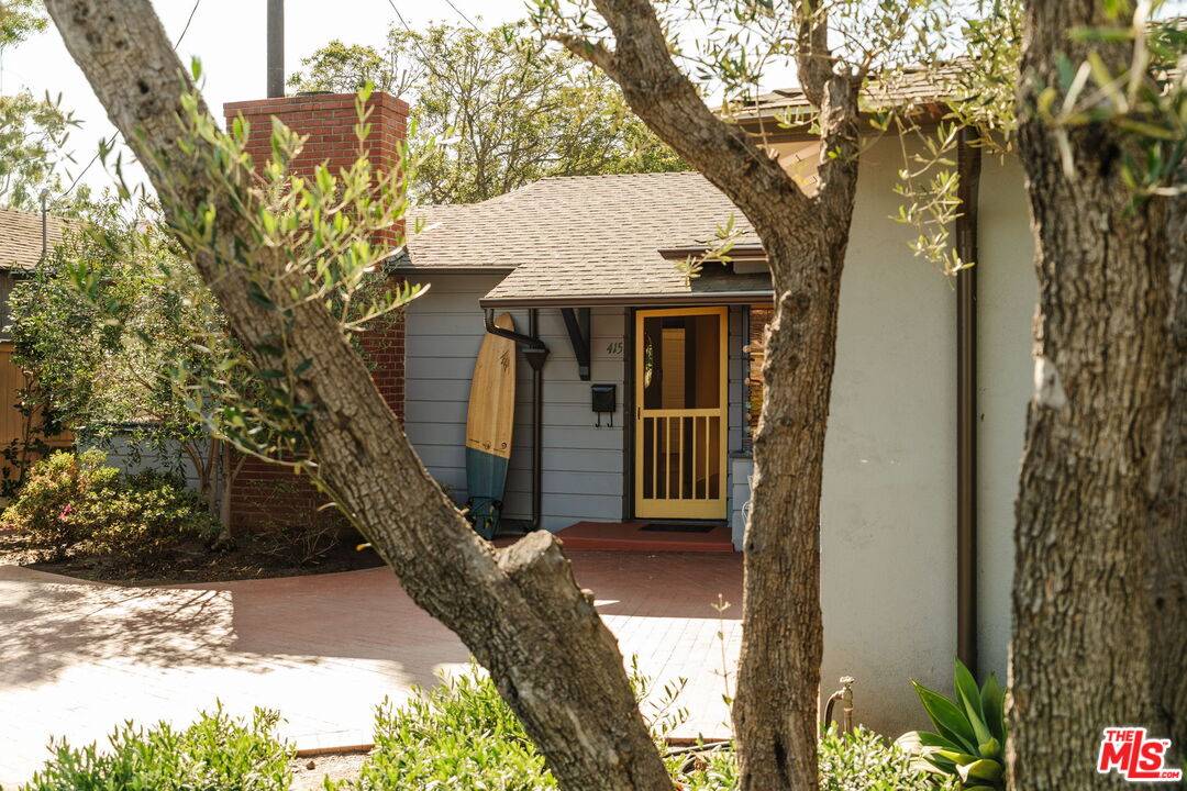 Pacific Palisades, CA 90272,415 Arbramar Ave