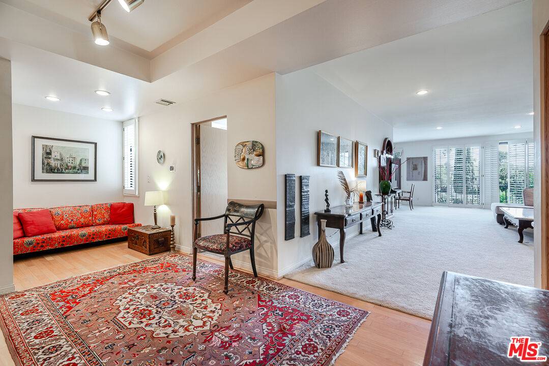 Sherman Oaks, CA 91423,4454 Ventura Canyon Ave #105