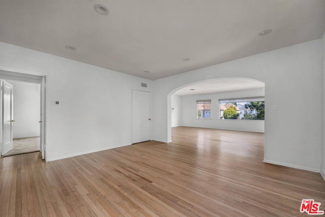 Beverly Hills, CA 90212,157 S Elm Dr