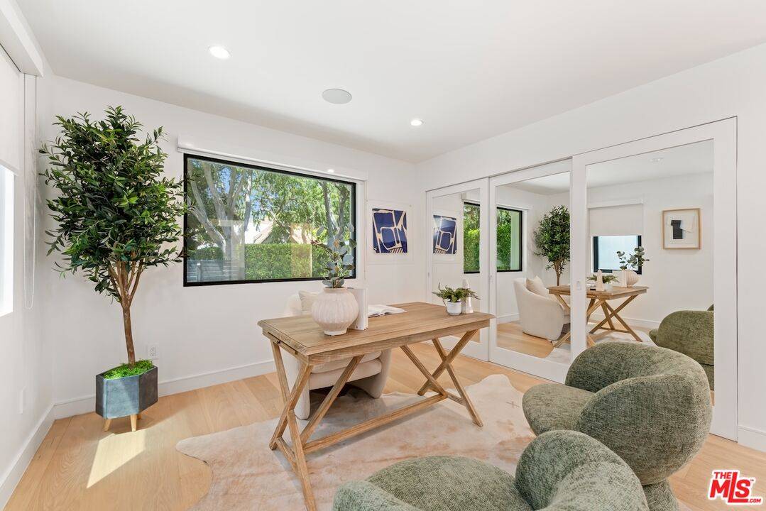 West Hollywood, CA 90048,540 Westmount Dr