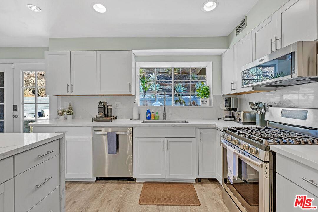 Woodland Hills, CA 91364,5082 Don Pio Dr