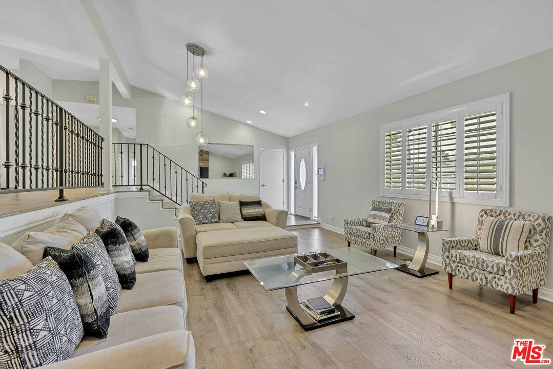 Woodland Hills, CA 91364,5082 Don Pio Dr