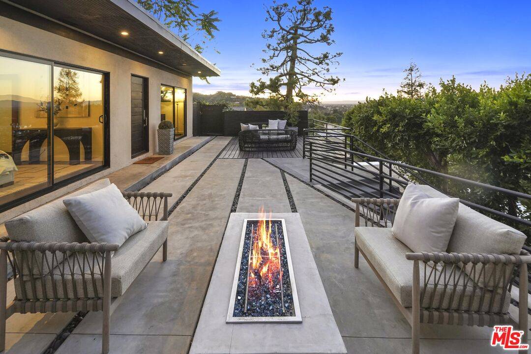 Studio City, CA 91604,3838 Buena Park Dr